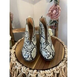Mata Shoes White Butterfly Print Lug Sole Combat Snake Print Ankle Boots Size 9